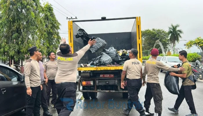 Tindak Lanjut Instruksi Presiden, Kapolres Barsel Pimpin Gerakan Indonesia ASRI Bersihkan Fasilitas Umum