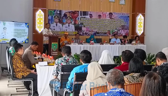 Bupati Barsel Tekankan Efisiensi Anggaran Musrenbang Kecamatan Dusun Selatan