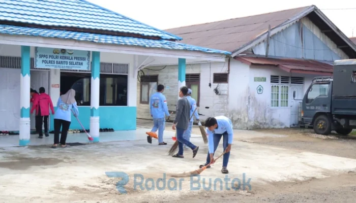 Dukung Gerakan ASRI, Kapolres Barsel Pimpin Pembersihan Dapur SPPG Kemala Presisi