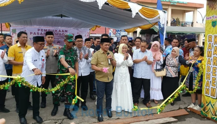 Buka Pasar Ramadhan 1447 H, Wabup Barsel Dorong UMKM dan Ekonomi Rakyat