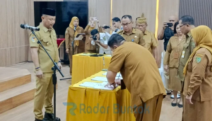 Lantik 27 Pejabat, Bupati Barsel Tekankan Integritas dan Kinerja ASN