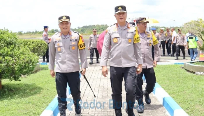 Kapolda Kalteng Tinjau Arus Balik Lebaran di Bundaran Sanggu Barsel