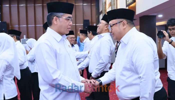 Lantik 12 Pejabat, Menaker: Jabatan Bukan Sekadar Posisi, Layanan Publik Harus Jadi Prioritas