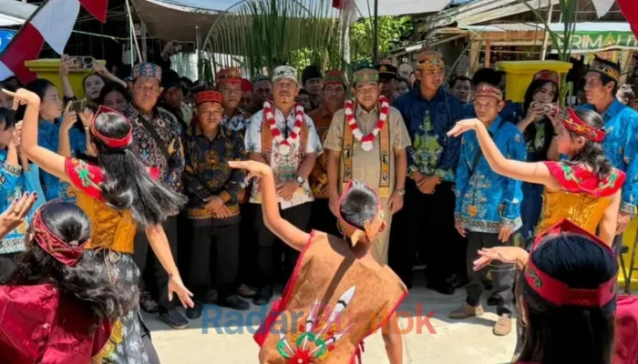 Wabup Barsel Resmikan Balai Basarah Erai Pakat Dusun Utara