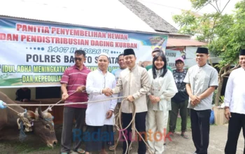 Idul Adha 1447 H, Kapolres Barsel Serahkan Hewan Kurban untuk Jemaah Masjid Kuba